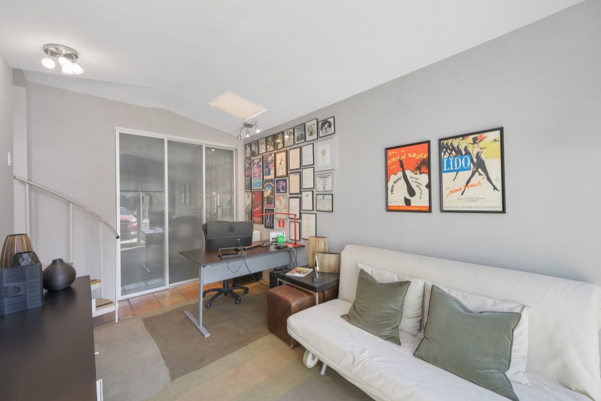 1146 N Genesee, West Hollywood, Los Angeles, California, United States 90046, 2 Bedrooms Bedrooms, ,1.75 BathroomsBathrooms,Single Family Home,Sold Listings,N Genesee,1098