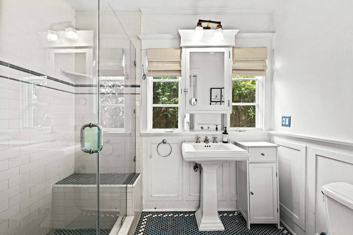 568 N Gower Primary Bath