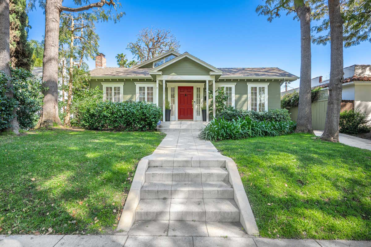 Front of 1314 N Genesee