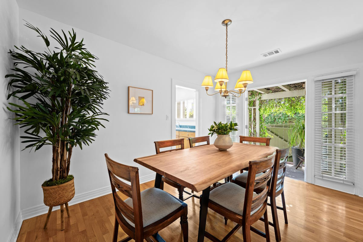 1314 N Genesee Dining Room