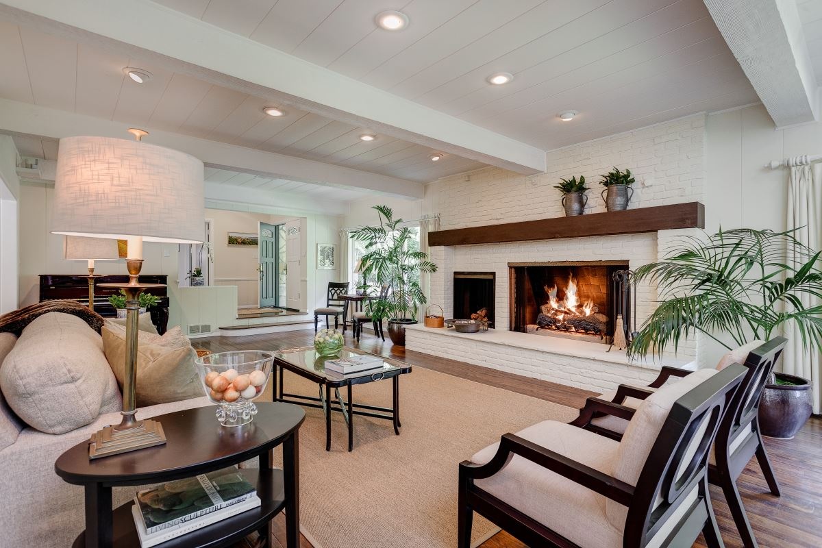 16056 Woodvale Rd Private Encino Country Estate Living Room