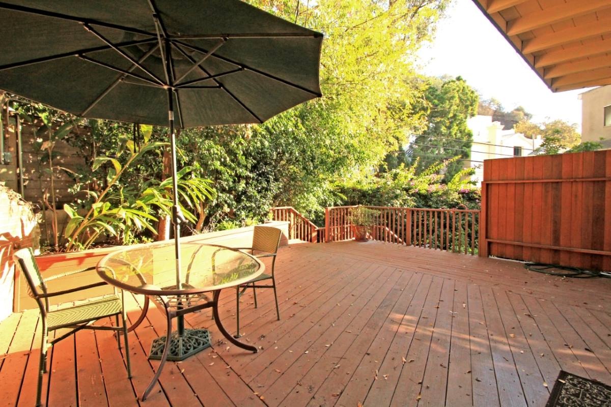 8135 Willow Glen Road Laurel Canyon Contemporary Deck