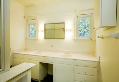 1539 Courtney Avenue Sunset Square Bathroom