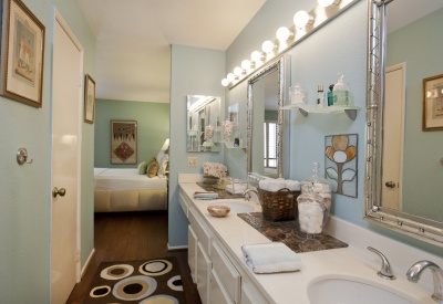 2018 Griffith Park Blvd #225 Silver Lake Condo Master Bathroom