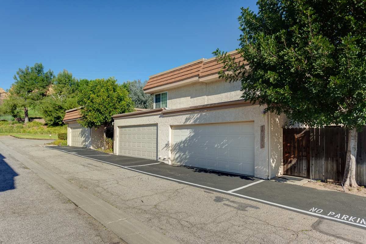 10215 Larwin #3 Rockpointe Townhome Chatsworth 91311 Garage