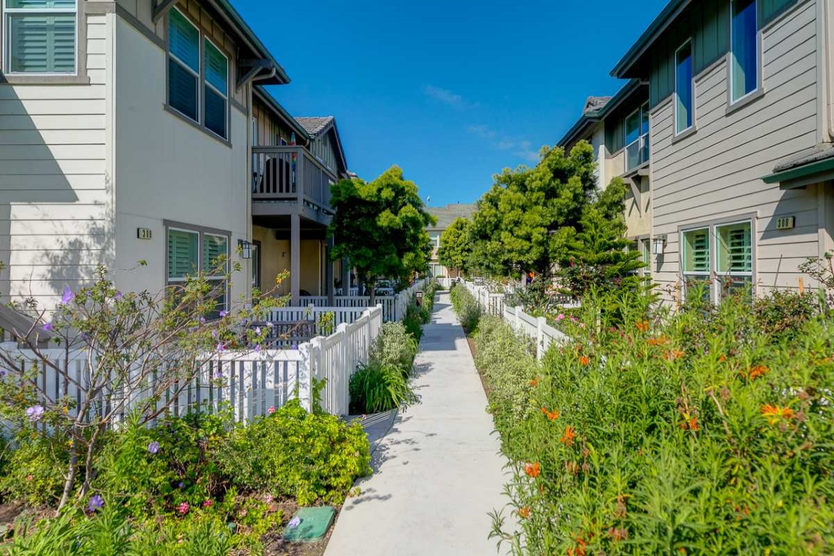  310 Harbor Breeze Port Hueneme 3 Bedroom Townhome 93041 Front Walk Street