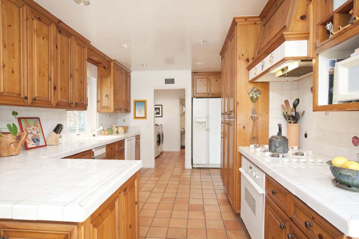 14567 Greenleaf Sherman Oaks 91403 Country Traditional Kitchen