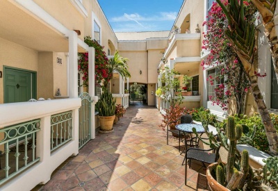 1076 S Orange Grove Ave #3 Wilshire Vista 90019 Condo Courtyard