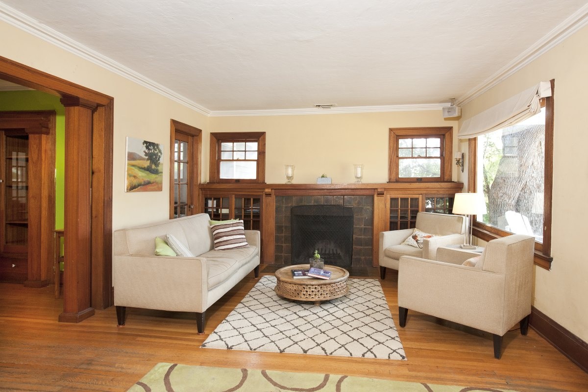 1628 N Gardner Street Sunset Square Bungalow Living Room