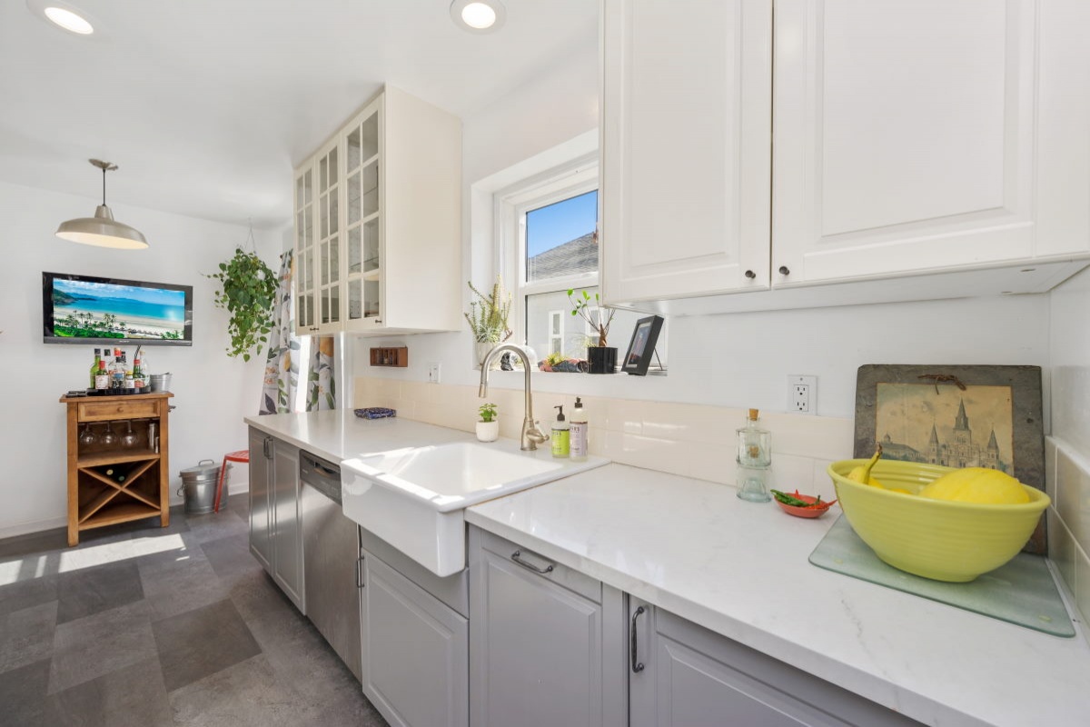 3853 Somerset Dr, Los Angeles, California, United States 90008, 2 Bedrooms Bedrooms, ,2 BathroomsBathrooms,Single Family Home,Sold Listings,Somerset Dr,1089